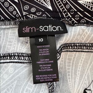 Slim-sation pant with slimming panel in the stomach area.